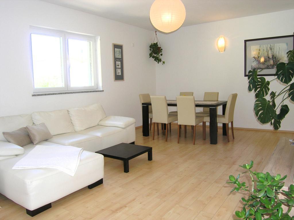 Apartments Dagmar Krk Town Exterior foto